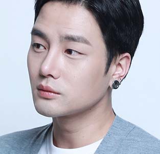 코의 각도 - 코끝이 들리지 않는 90~95도의 비순각